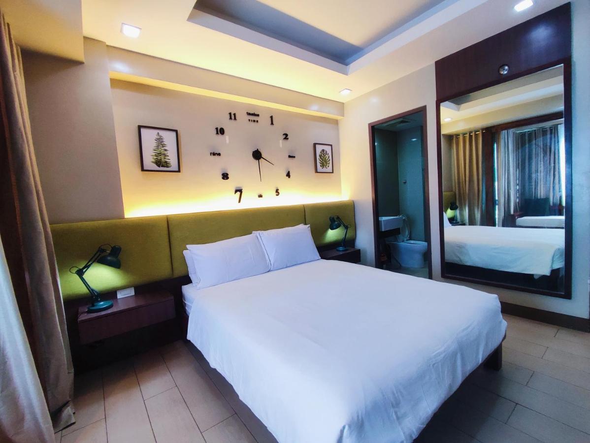 Two Palmtree Villas Newport Boulevard Near Naia 3 Pasay City Manila Exterior photo